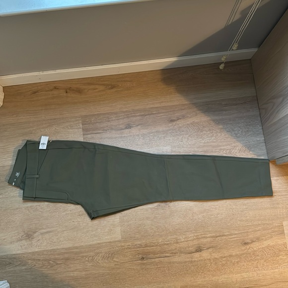 Old Navy High-Rise Pixie Pants Size 12 - Picture 4 of 5